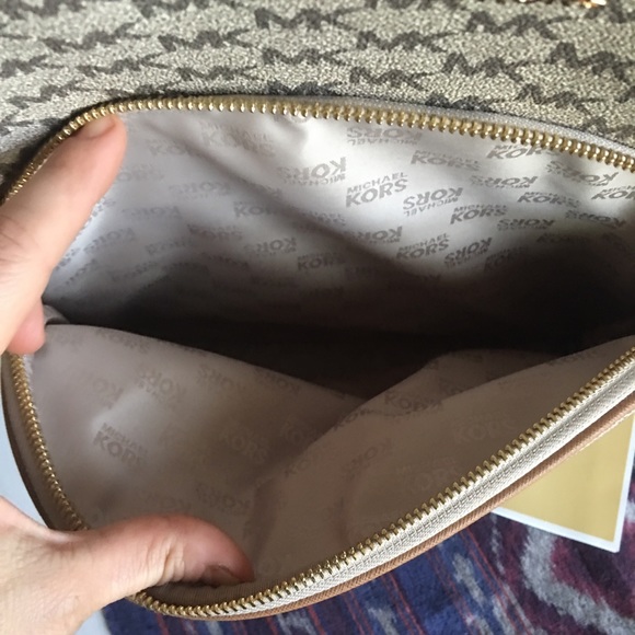 Michael Kors Medium sized MK backpack - Picture 4 of 8